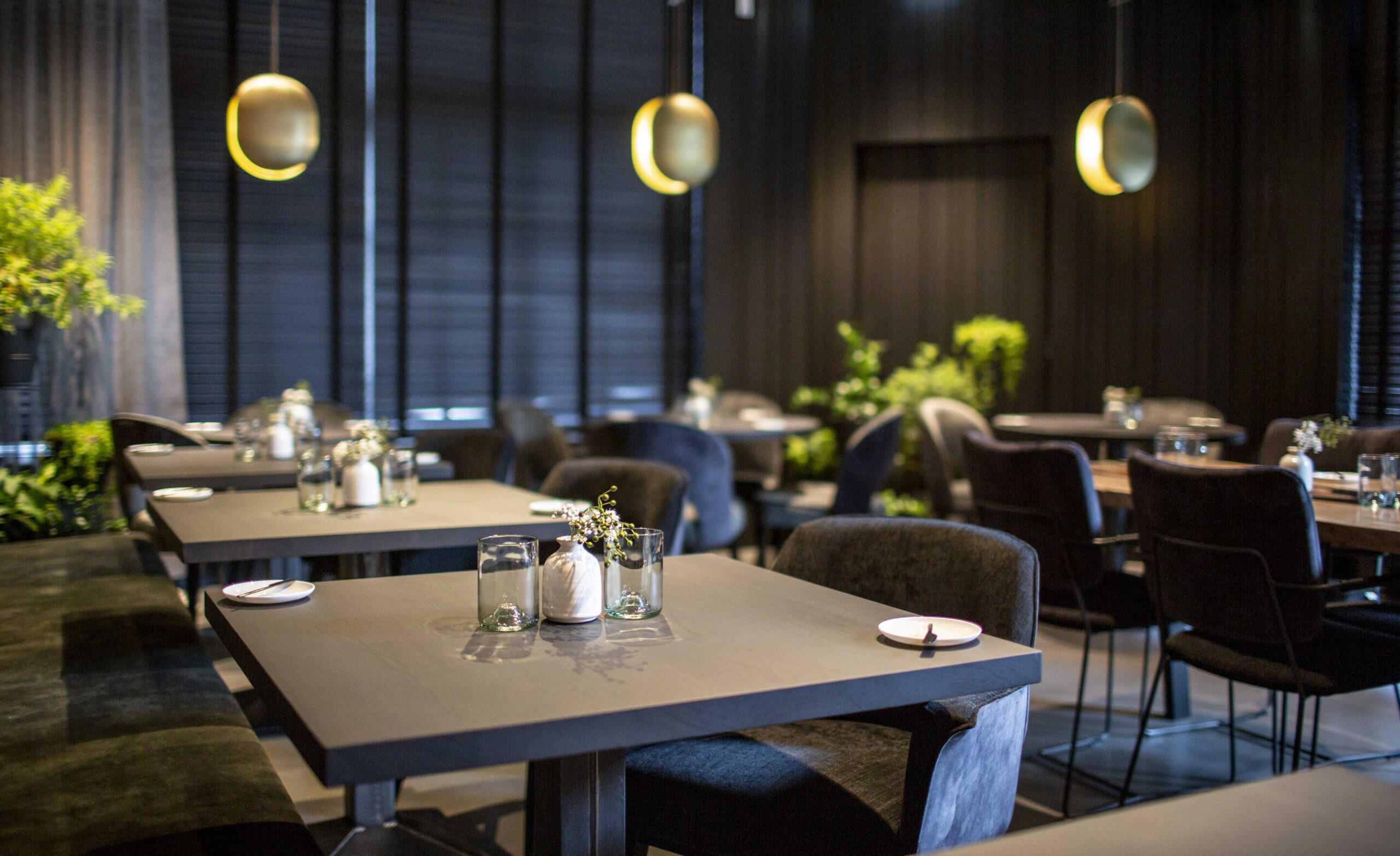 Ontwerp en realisatie interieur restaurant.